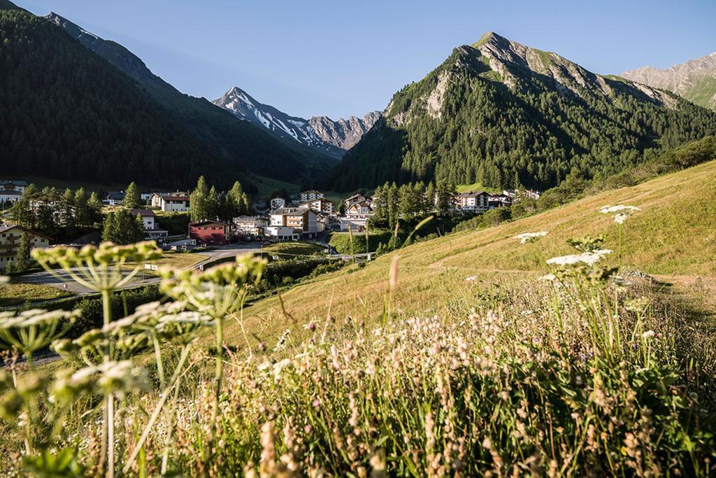 Hotel Des Alpes Samnaun Bagian luar foto