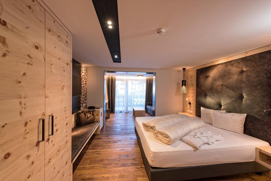 Hotel Des Alpes Samnaun Bagian luar foto